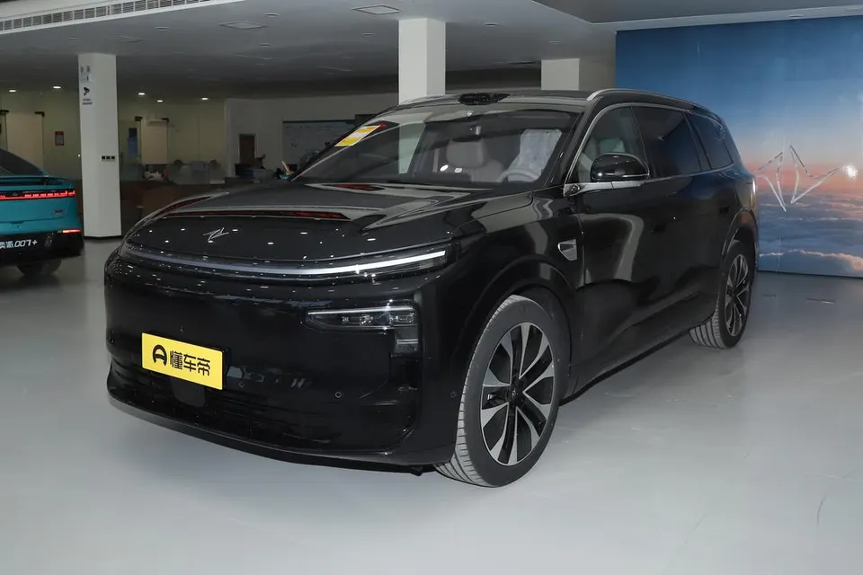 Dongfeng EP M8 — пример автомобиля с китайского рынка; комплектация выбранного объявления может отличаться